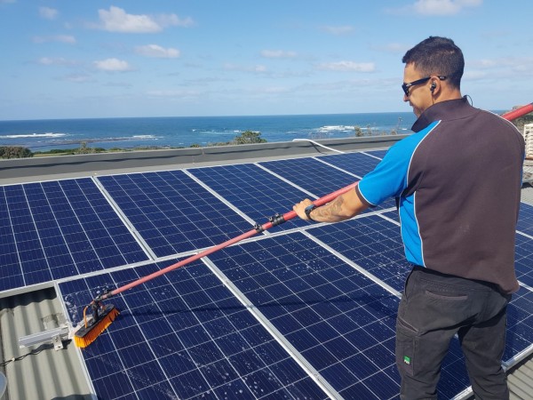 solar panel cleaning tane